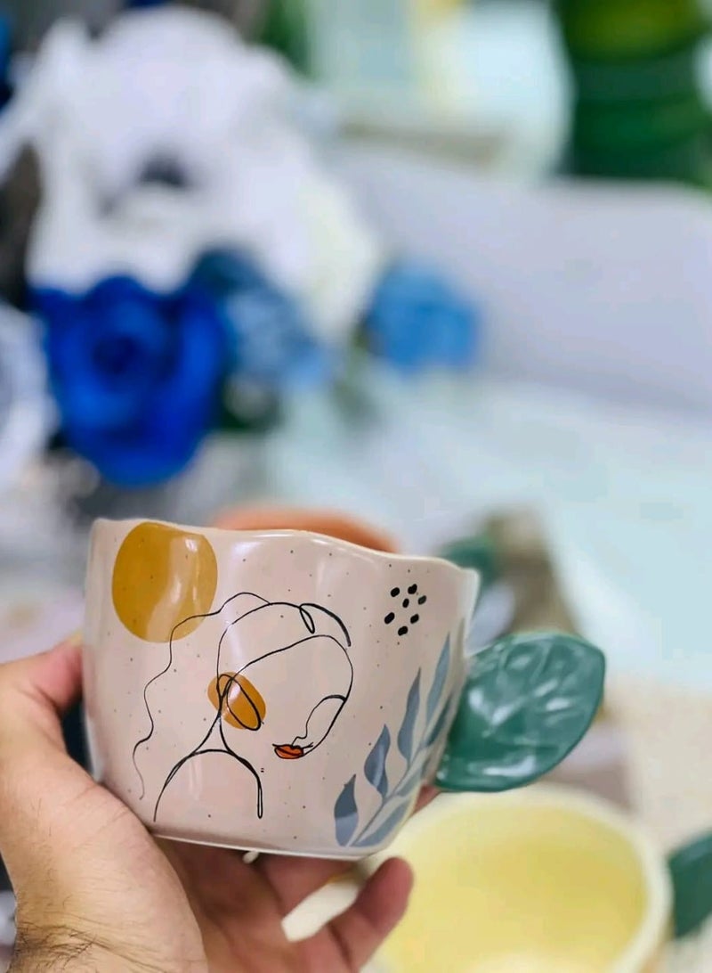 مج وبورسلين مودرن بتصميم "لاين آرت"  جذاب وسعة 360 مل بـ يد خضراء مريحة على شكل ورقة شجر وتفاصيل فنية ناعمة بلون كافيه دافئ - Image 2